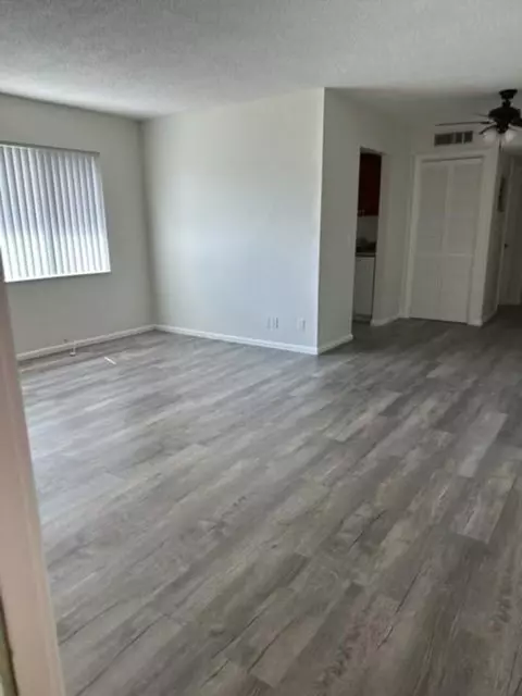 2861 S Seacrest Blvd, Boynton Beach, FL 33435