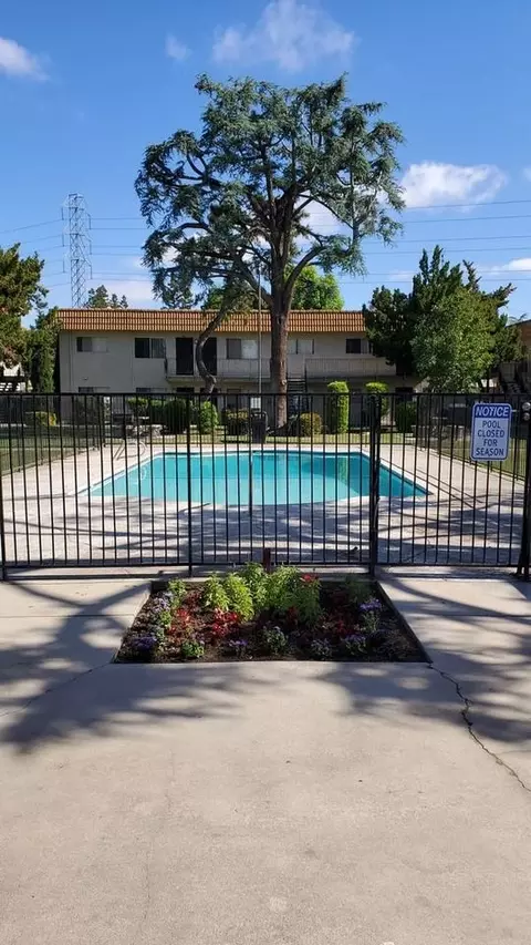 3042 E Dayton Ave, Fresno, CA 93726