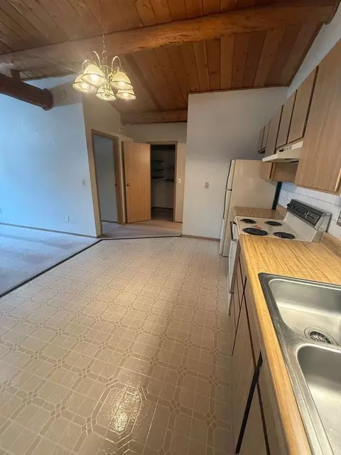 2555 Mission Rd, North Pole, AK 99705