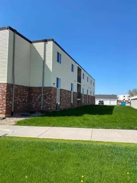 3015 20th St S, Moorhead, MN 56560