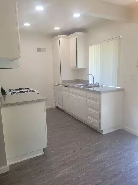 955 Via Zapata, Riverside, CA 92507