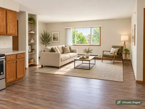 703 N 5th St, Marshall, MN 56258