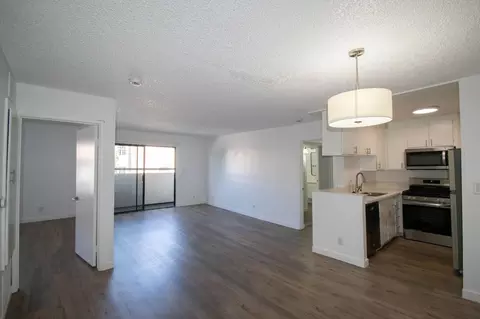 7032 Remmet Ave, Los Angeles, CA 91303