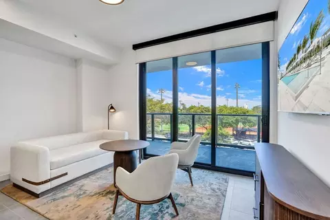 580 72nd St, Miami Beach, FL 33141