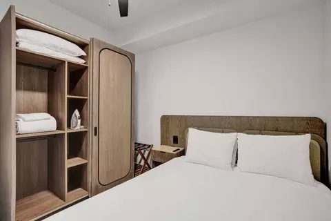 580 72nd St, Miami Beach, FL 33141