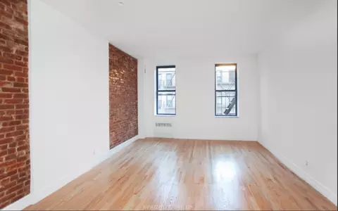 310 E 85th St, New York, NY 10028