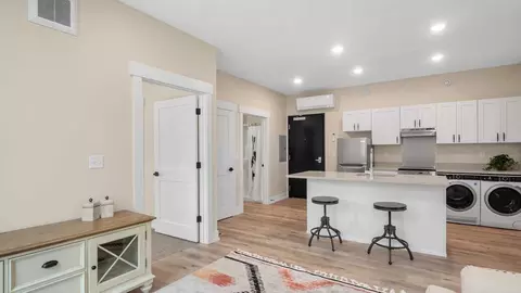 90 Wealthy St SE, Grand Rapids, MI 49503