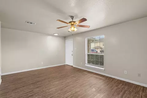 100 Green Isle Ave, Dickinson, TX 77539