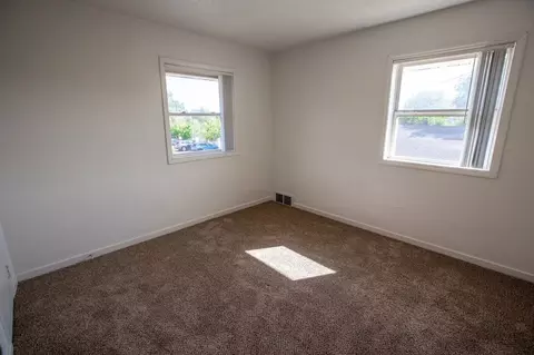 33 Wentworth Ct E, Minneapolis, MN 55419 photo 17