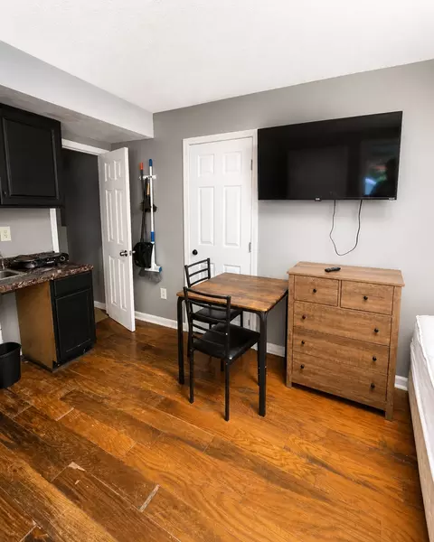 2102 Oakland Ridge Dr, Lawrenceville, GA 30044