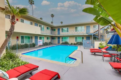 621 E 99th St, Inglewood, CA 90301