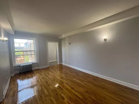917 W Eastwood Ave, Chicago, IL 60640