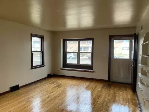 2827 W Bobolink Ave, Milwaukee, WI 53209