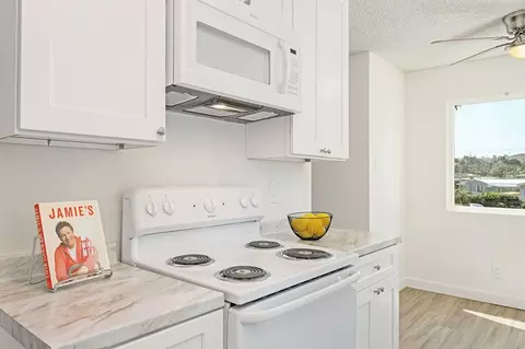 266 N El Camino Real, Oceanside, CA 92058 photo 8