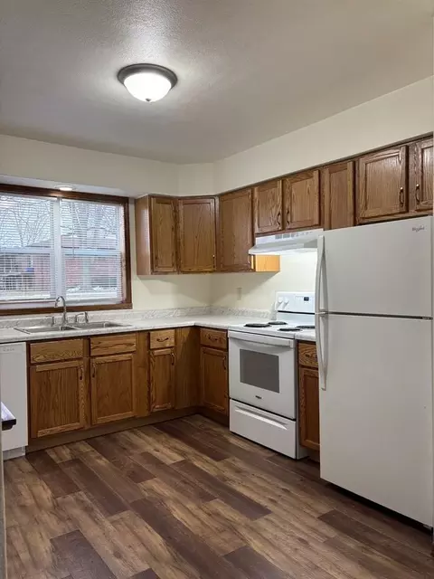 4604 Governors Dr, Rockford, IL 61109