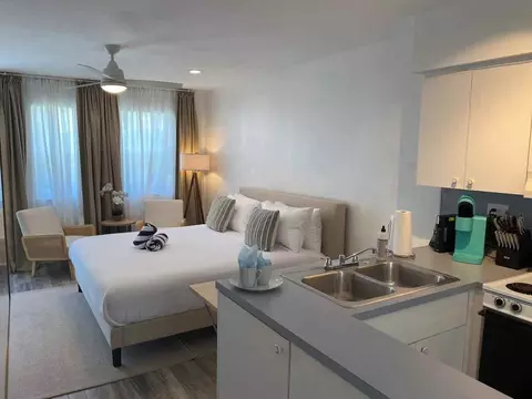 810 S Surf Rd, Hollywood, FL 33019