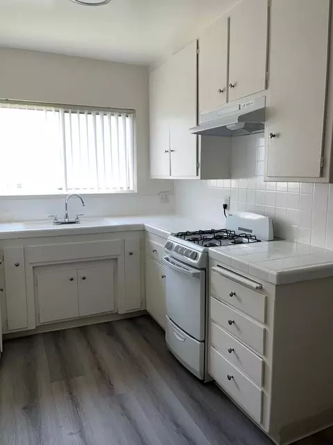 18400 Napa St, Northridge, CA 91325 photo 2