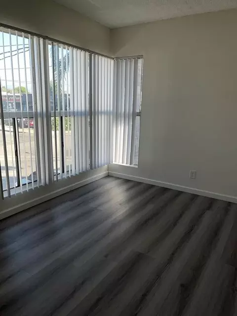 18400 Napa St, Northridge, CA 91325