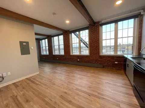 252 Willow St, Manchester, NH 03103