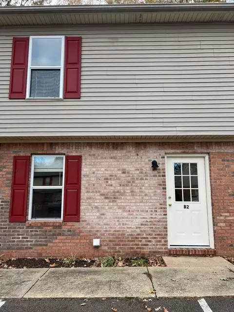 148 W Peach St, Martin, TN 38237