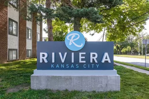 9800 Cherry St, Kansas City, MO 64131