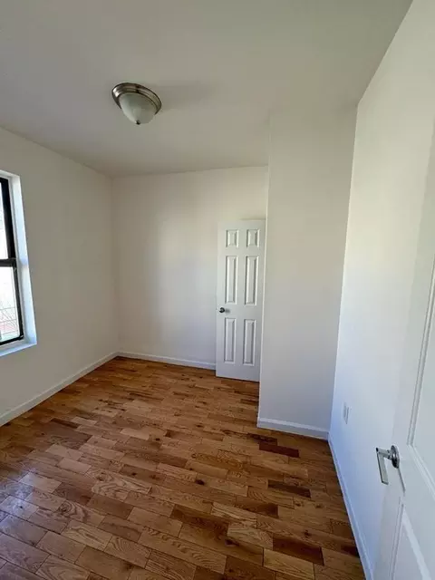 490 E 189th St, Bronx, NY 10458
