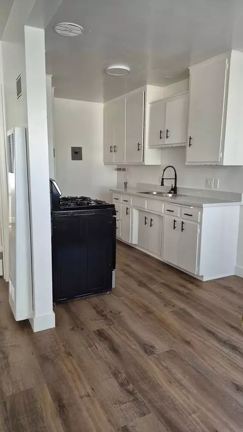 10300 La Reina Ave, Downey, CA 90241