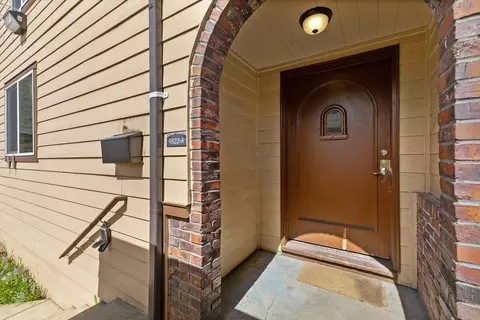 9801 NE Glisan St, Portland, OR 97220