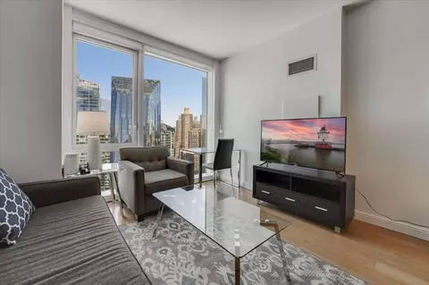 W 57th St, New York, NY 10019