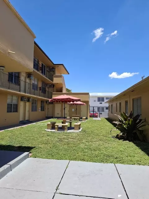 465 E 28th St, Hialeah, FL 33013 photo 3