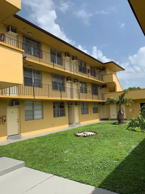 465 E 28th St, Hialeah, FL 33013 photo 4