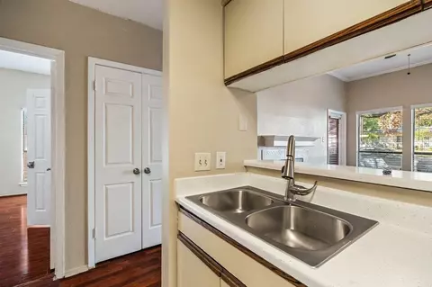 807 W 25th St, Austin, TX 78705 photo 9