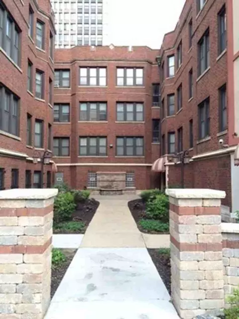 7263 S South Shore Dr, Chicago, IL 60649
