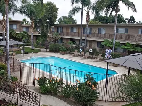 12381 Arrowhead St, Stanton, CA 90680 photo 4