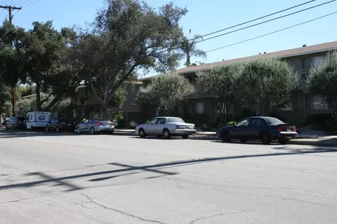 1058 E Foothill Blvd, Glendora, CA 91741