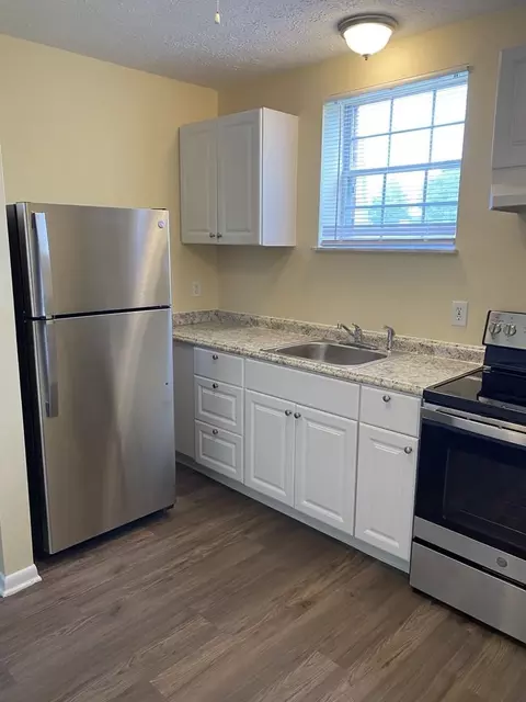 1385 W Galbraith Rd, North College Hill, OH 45224