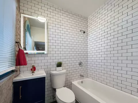 415 Olive Ave, Long Beach, CA 90802 photo 3