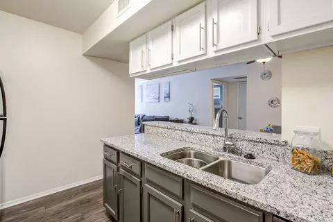 1022 Forest Oak Dr, Charlotte, NC 28209 photo 7