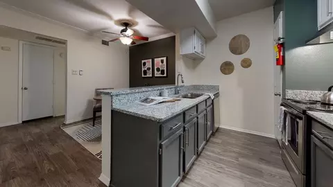1022 Forest Oak Dr, Charlotte, NC 28209 photo 3