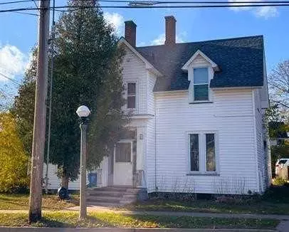 301 N 4th St, Marquette, MI 49855