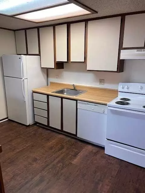 481 Hambrick Rd, Stone Mountain, GA 30083