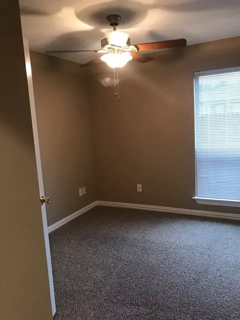 Yucca St, Midlothian, TX 76065 photo 8