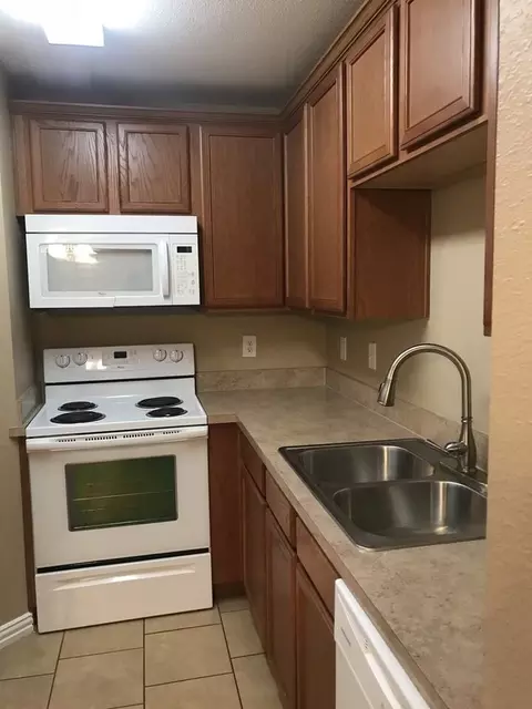 Yucca St, Midlothian, TX 76065 photo 2