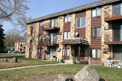 420 440489 Chan Vw, Chanhassen, MN 55317