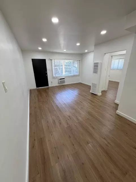 5732-5740 5732-5740 Sepulveda Blvd 5735-5739 Halbrent Ave, Los Angeles, CA 91411