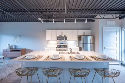 660 E 5th St, Des Moines, IA 50309