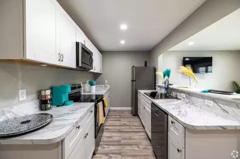 1736 W Randol Mill Rd, Arlington, TX 76012