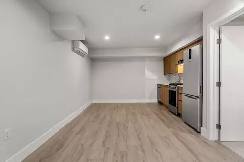 11516 Victory Blvd, Los Angeles, CA 91606