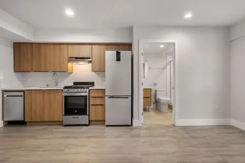 11516 Victory Blvd, Los Angeles, CA 91606