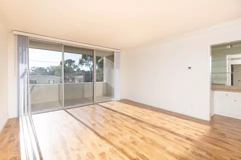 8040 W 83rd St, Los Angeles, CA 90293